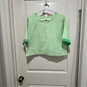 Fabletics Light Green Crop Top women’s size 3X. LIKE NEW.  Pull on. Stretchy